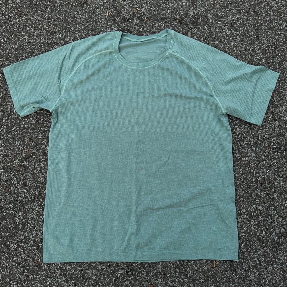 Lululemon sz XXL Metal Vent Tech Green Short Sleeve Shirt